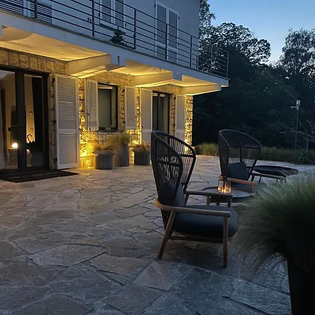 The Iconic Bed and Breakfast Μπελάτζιο