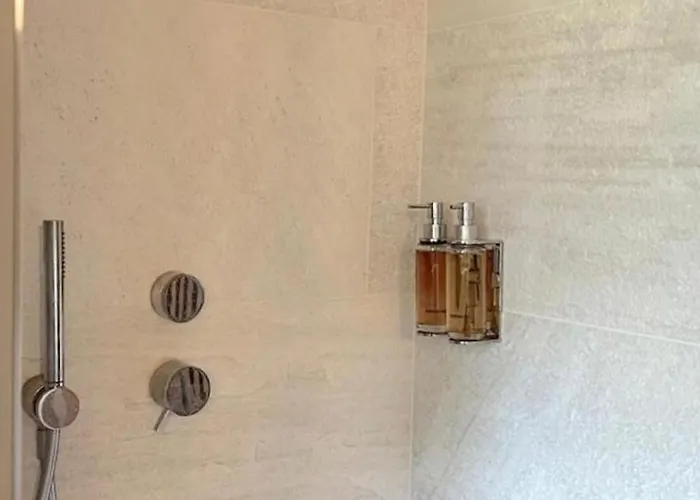 The Iconic Bed and Breakfast 4*