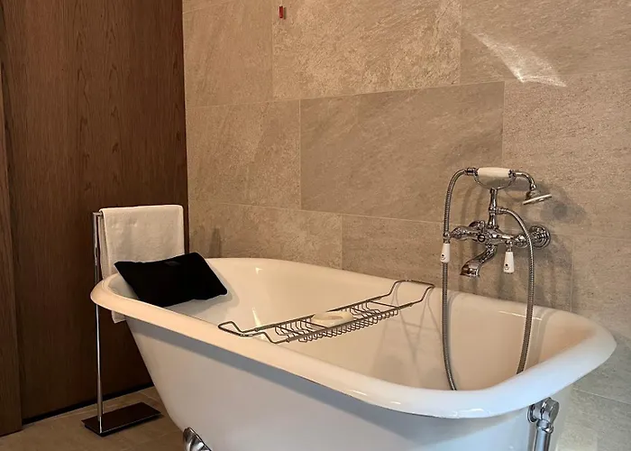 Bed and Breakfast The Iconic 4*