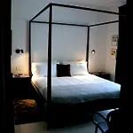 Bed & Breakfast The Iconic